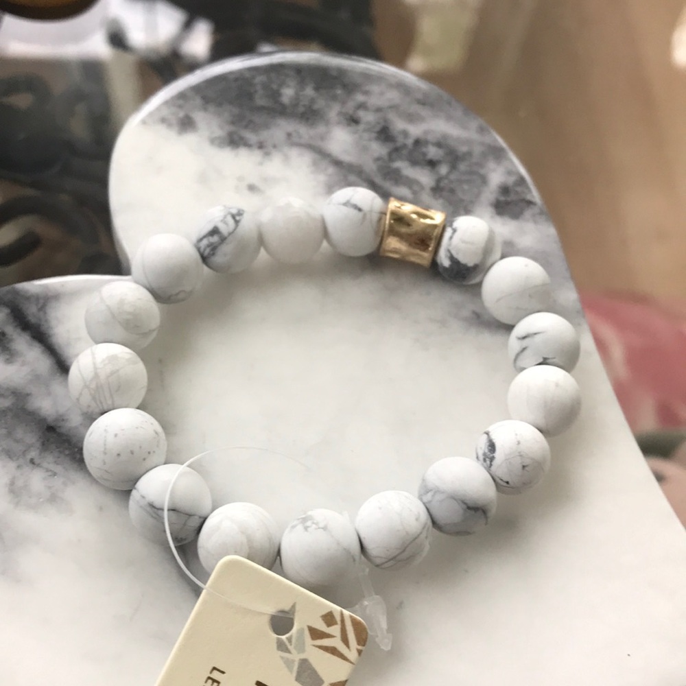 Howlite stretch bracelet. Great for stacking! NWT